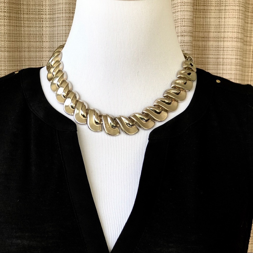 Silver Tone Necklace